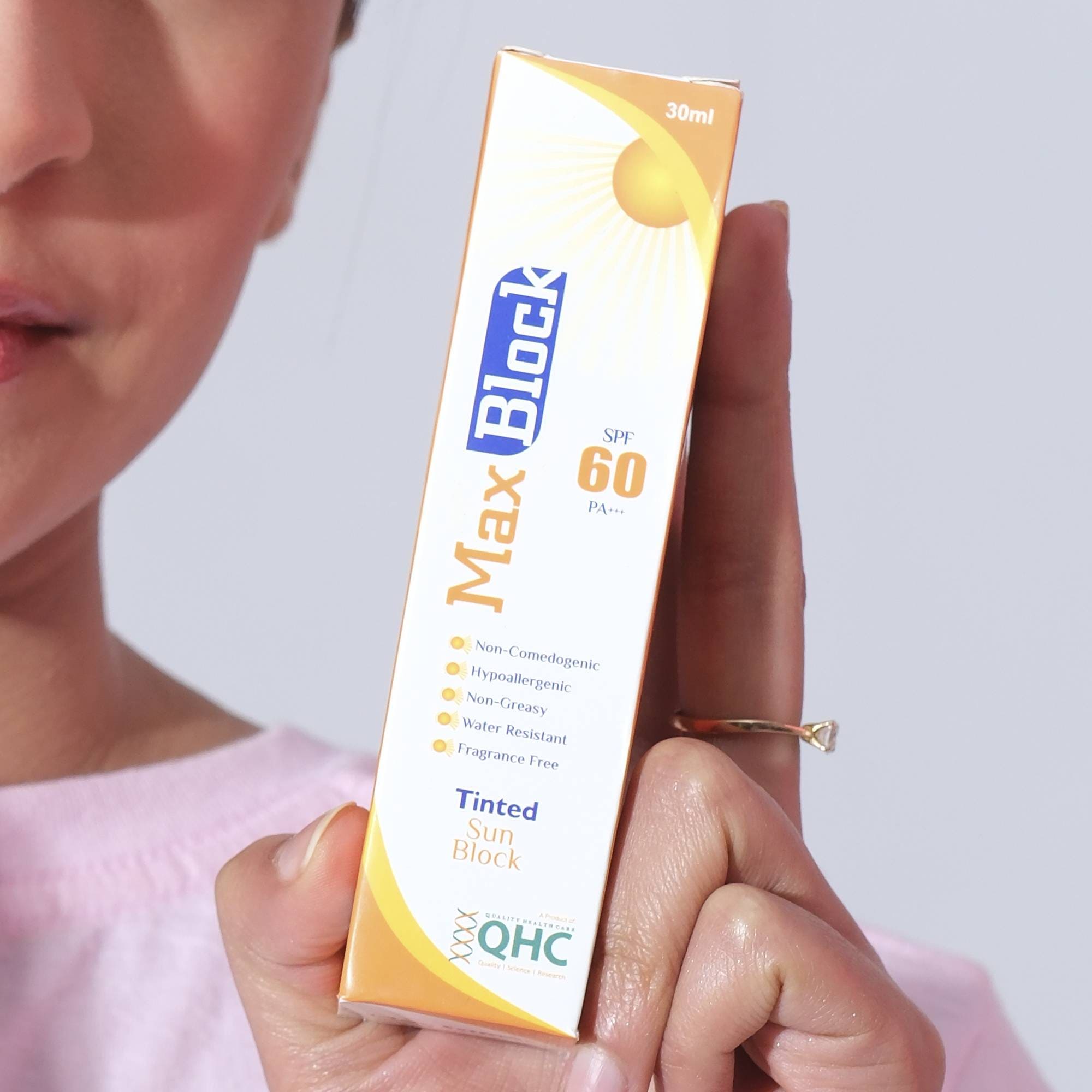 best tinted sunblock in Pakistan, best protection from harmful light